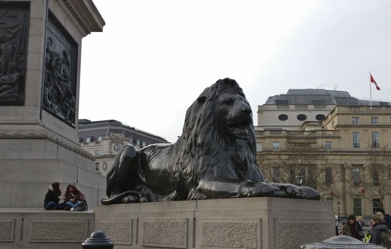 トラファルガー広場のライオン像とその作者ランドシーアの圧倒的な動物