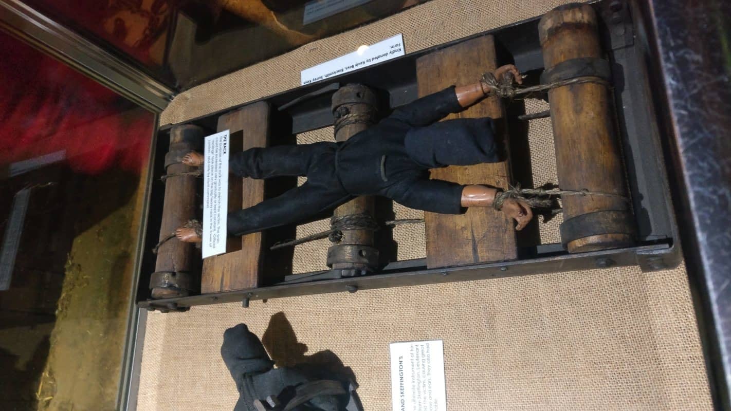 拷問器具も展示 ロンドン中世の刑務所跡地にある刑務所博物館 ロンドンアートめぐり