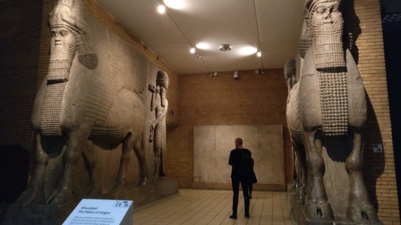 大英博物館で絶対見たい、驚異のライオン狩り回廊と巨大なラマッス